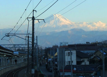 韮崎駅から望む富士山.jpg